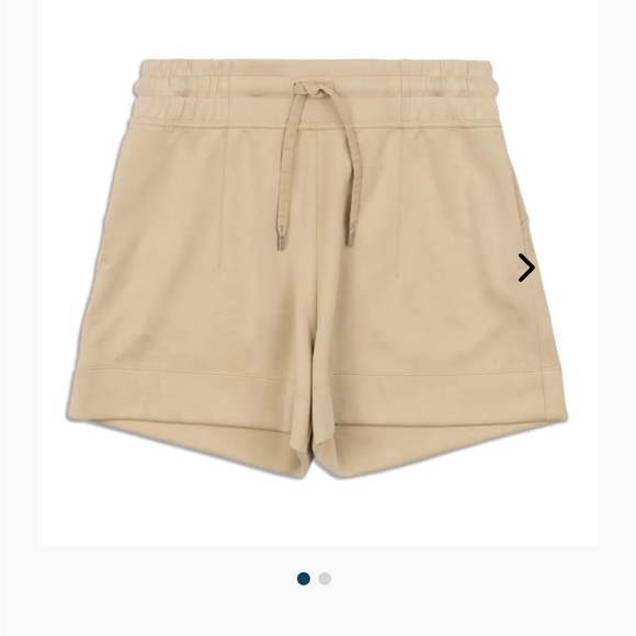Lululemon Soft ambitious, high-rise shorts with pockets - Picture 2 of 5